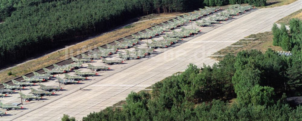 Drewitz aus der Vogelperspektive: Sammelplatz für MiG-21 auf dem Flugplatz Cottbus-Drewitz