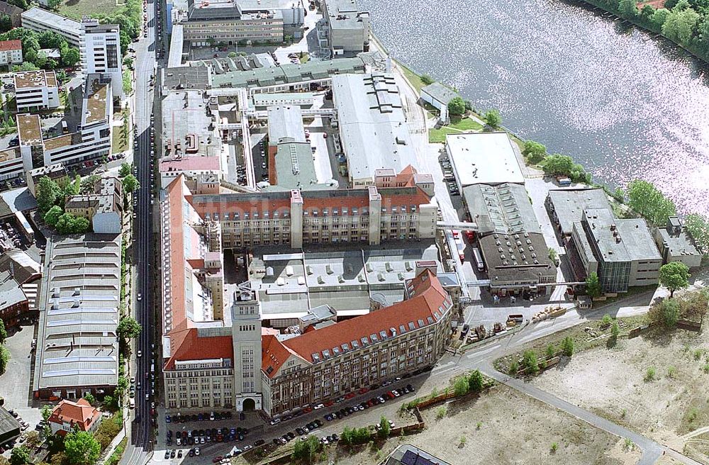 Luftbild Berlin / Köpenick - Samsung-Fernsehtechnikwerk (ehemals Werk für Fernsehelektronik WF) in Niederschöneweide an der Spree