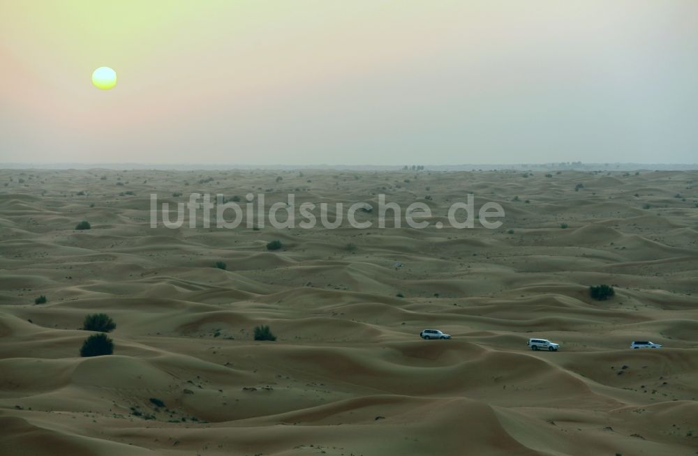 Luftbild Dubai - Sand- Dünen- und Wüsten- Landschaft bei Dubai, Vereinigte Arabische Emirate