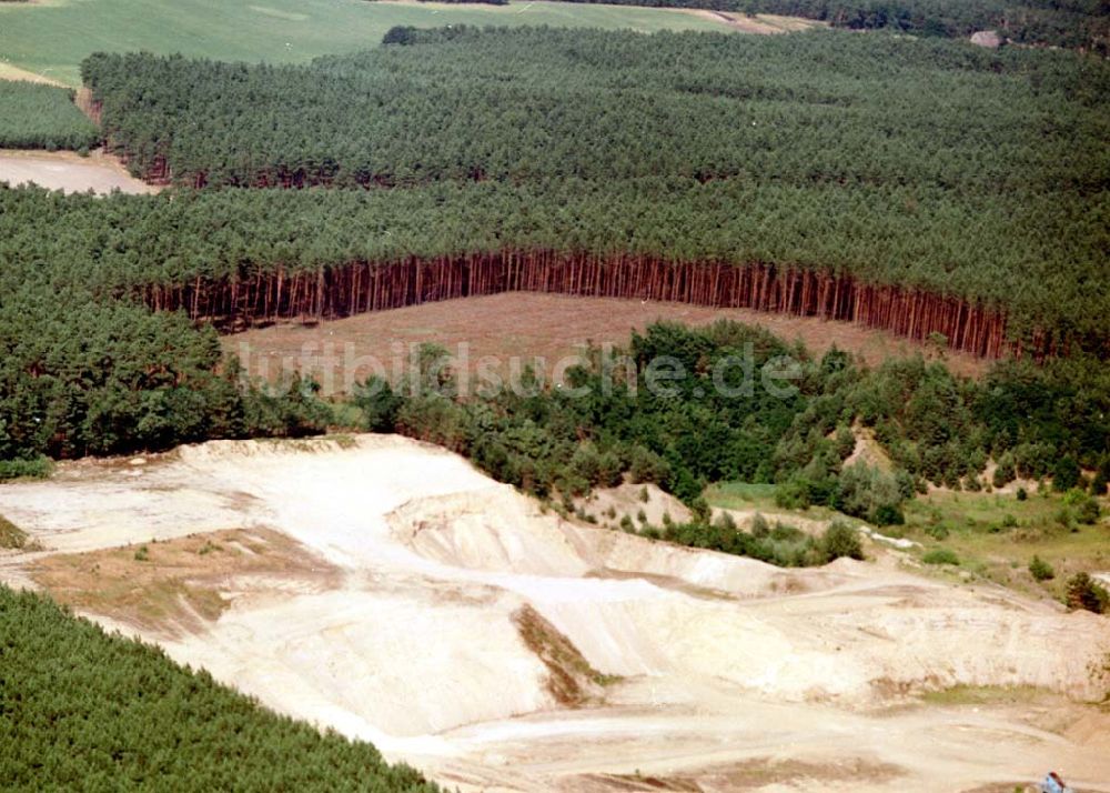 Luftbild Bad Saarow - Sandabbau an einem Waldstück westlich von Bad Saarow. 09.07.02