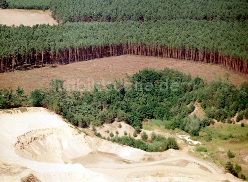 Luftaufnahme Bad Saarow - Sandabbau an einem Waldstück westlich von Bad Saarow. 09.07.02