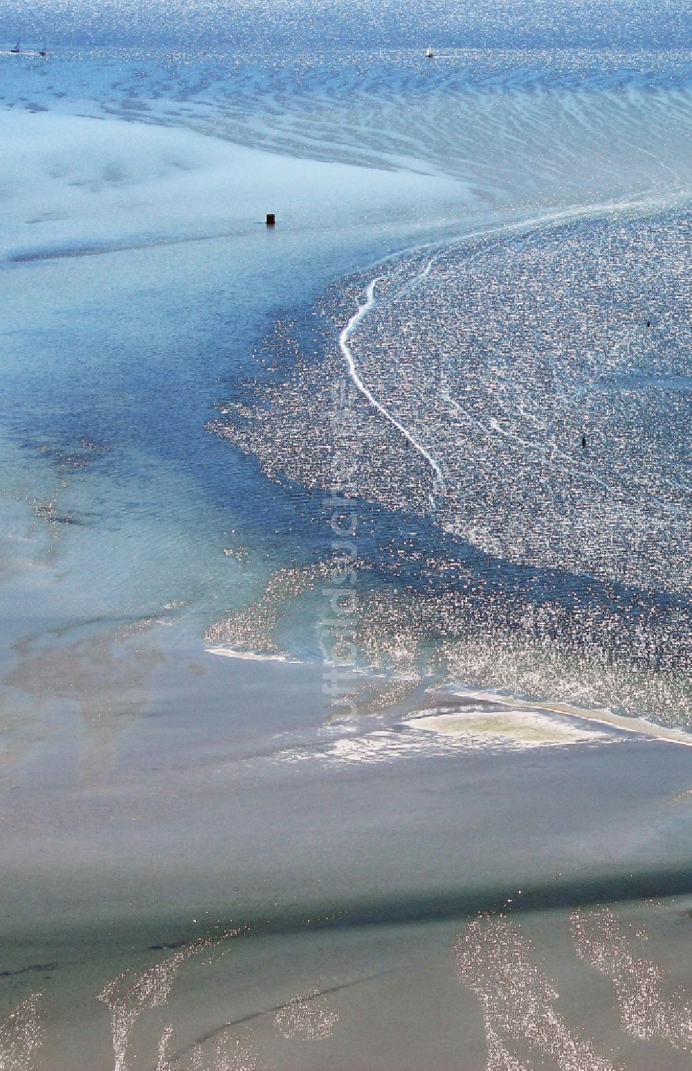 Luftaufnahme Loissin - Sandbank- Landfläche durch Strömungen unter der Meeres- Wasseroberfläche der Ostsee bei Loissin im Bundesland Mecklenburg-Vorpommern