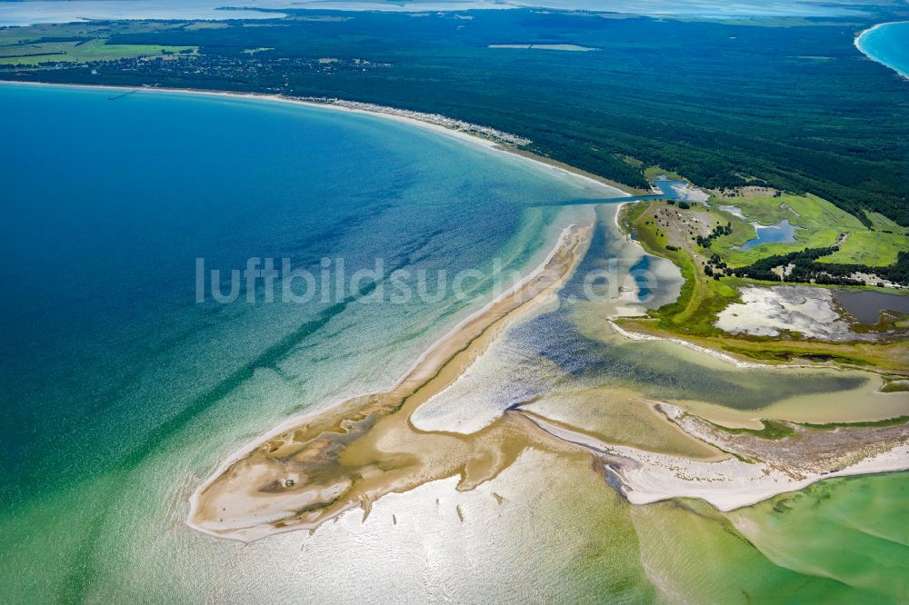 Luftbild Born am Darß - Sandbank- Landfläche durch Strömungen unter der Meeres- Wasseroberfläche der Ostsee am Naturschutzgebiet Darsser Ort in Born am Darß im Bundesland Mecklenburg-Vorpommern, Deutschland