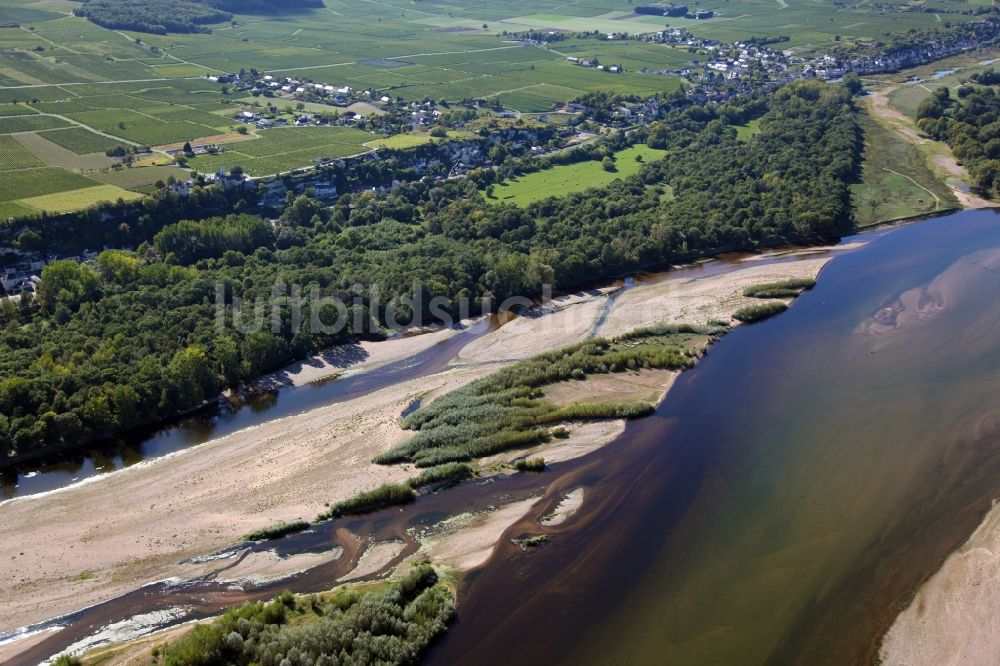 Luftbild Souzay Champigny - Sandbank- Landfläche durch Strömungen unter der Wasseroberfläche der Loire bei Souzay Champigny in Pays de la Loire, Frankreich