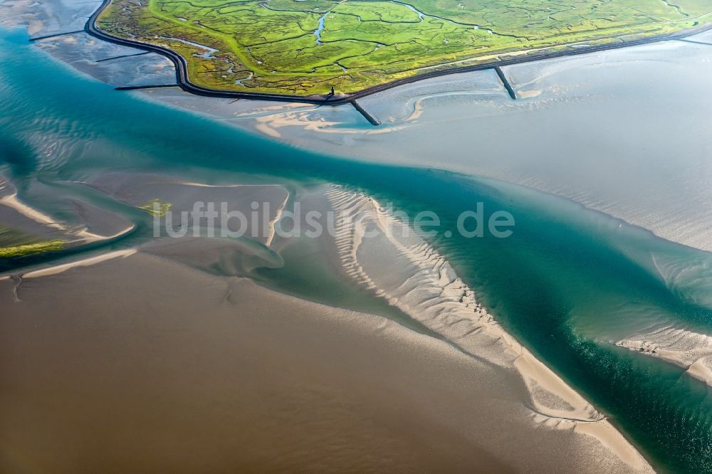 Langeneß von oben - Sandbank- Landfläche in der Meeres- Wasseroberfläche Nordfriesisches Wattenmeer in Langeneß im Bundesland Schleswig-Holstein