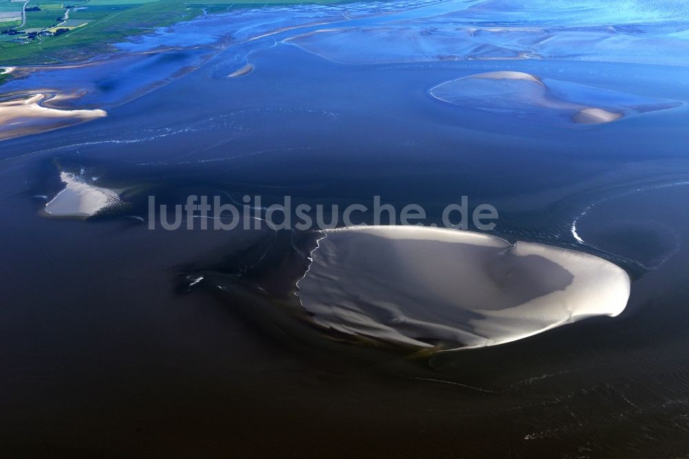 Grothusenkoog aus der Vogelperspektive: Sandbank- Landfläche in der Meeres- Wasseroberfläche der Nordsee in Grothusenkoog im Bundesland Schleswig-Holstein