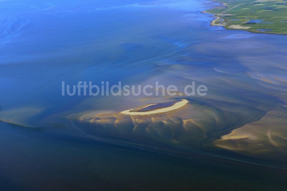 Utersum aus der Vogelperspektive: Sandbank- Landfläche in der Meeres- Wasseroberfläche der Nordsee nahe Hörnum (Sylt) im Bundesland Schleswig-Holstein