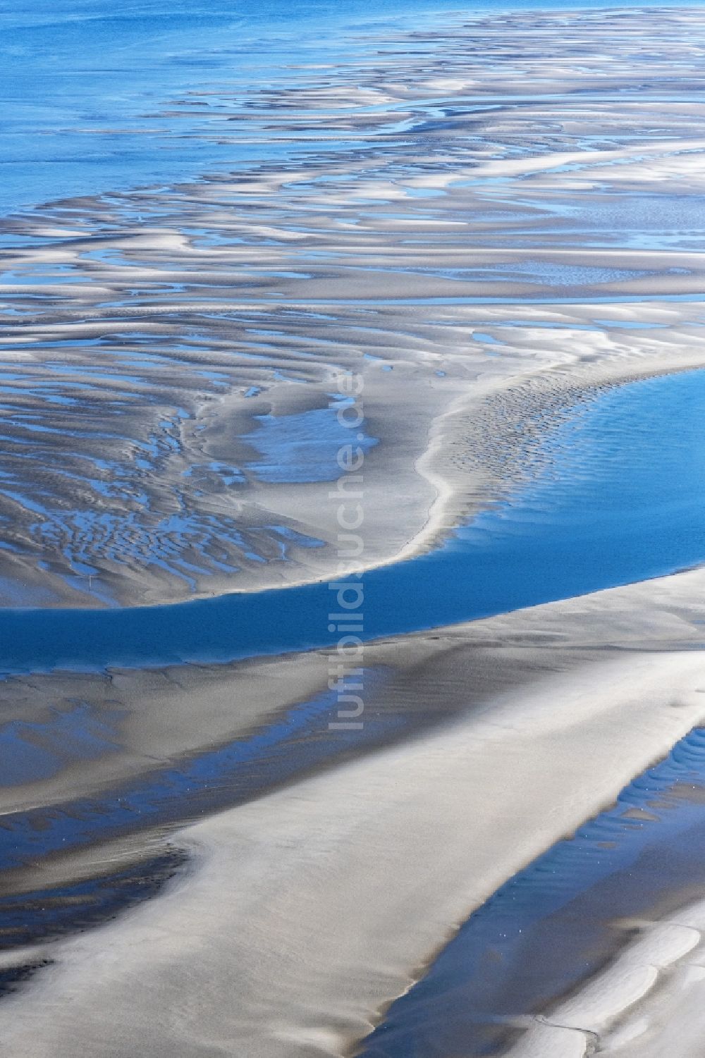 Sankt Peter-Ording aus der Vogelperspektive: Sandbank- Landfläche in der Meeres- Wasseroberfläche der Nordsee in Sankt Peter-Ording im Bundesland Schleswig-Holstein