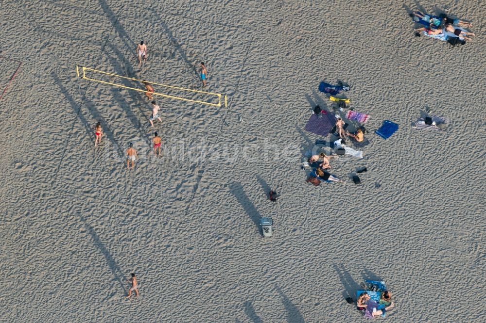 Luftaufnahme Leipzig - Sandfläche des Volleyball- Sportplatzes am Cospudener See in Leipzig im Bundesland Sachsen, Deutschland