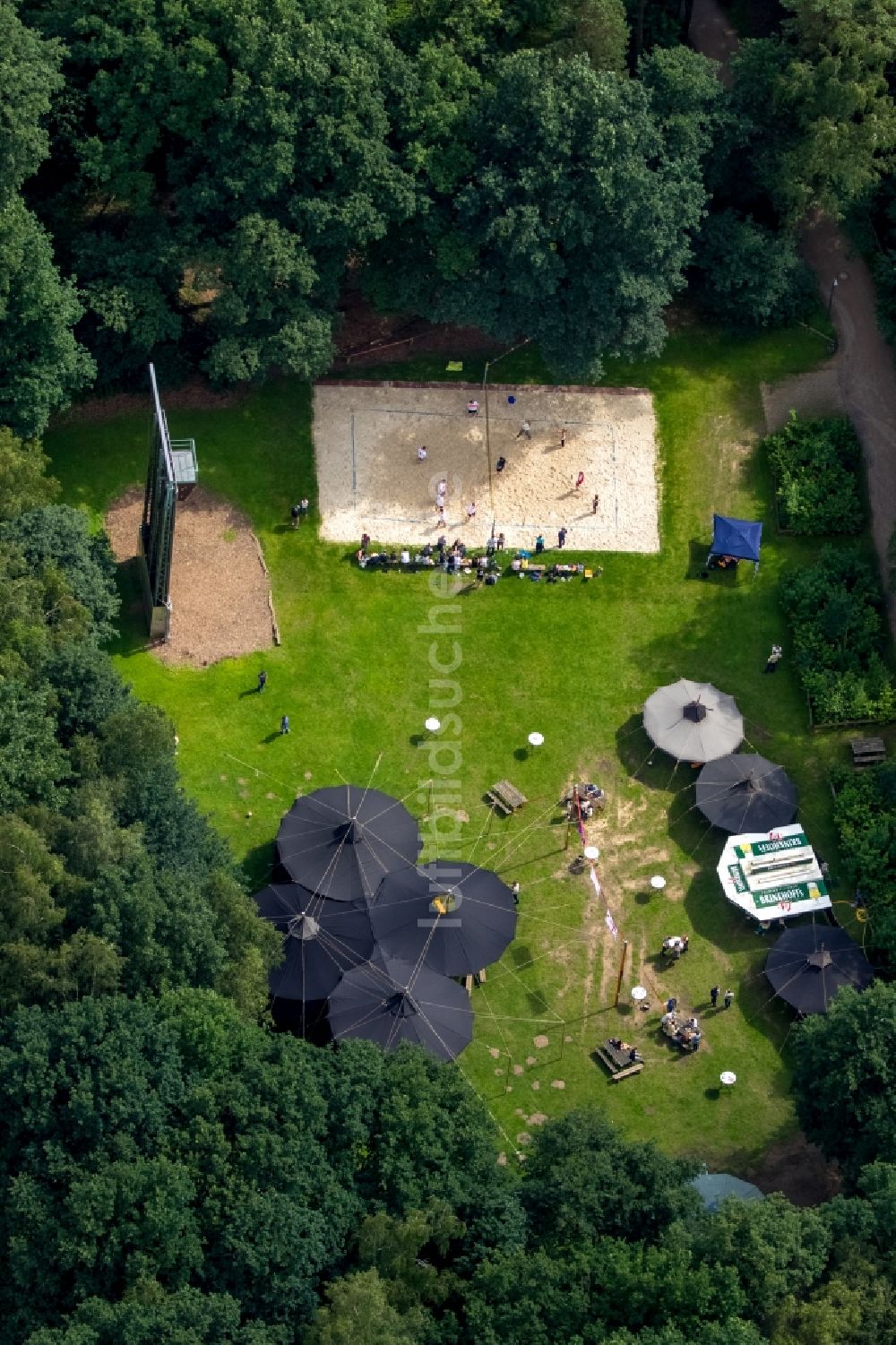 Luftaufnahme Haltern am See - Sandfläche des Volleyball- Sportplatzes der Jugendbildungsstätte Gilwell St. Ludger in Haltern am See im Bundesland Nordrhein-Westfalen