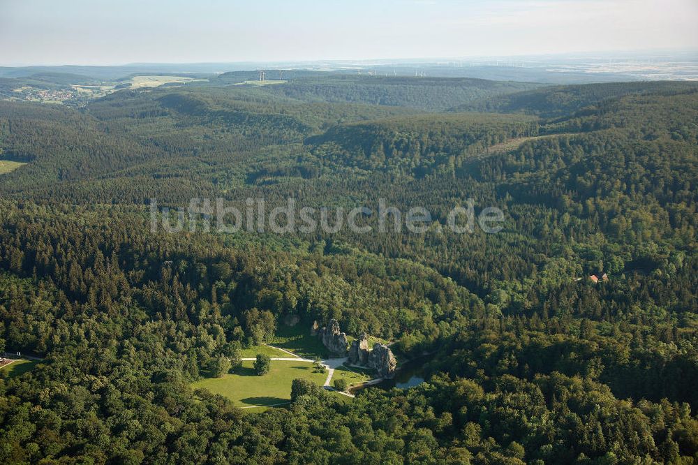 Luftaufnahme Horn-Bad Meinberg - Sandstein- Felsformation Externsteine im Teutoburger Wald in Nordrhein-Westfalen