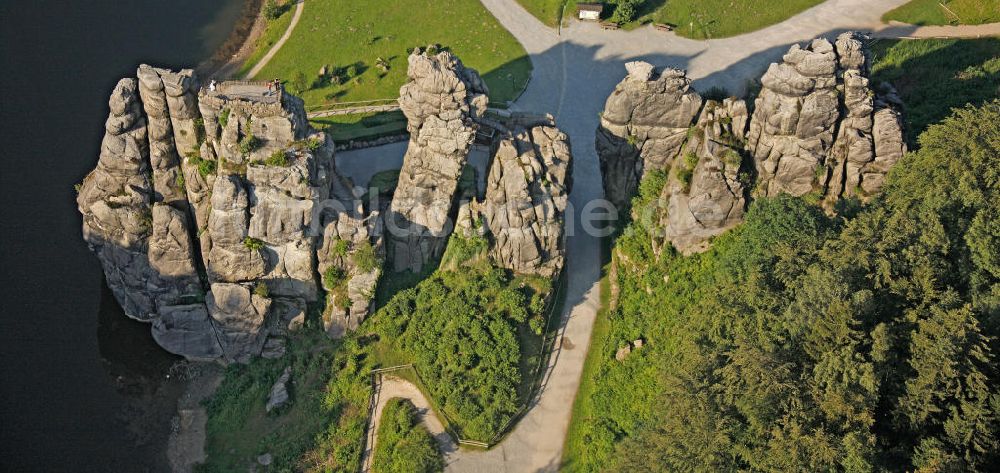 Luftaufnahme Horn-Bad Meinberg - Sandstein- Felsformation Externsteine im Teutoburger Wald in Nordrhein-Westfalen