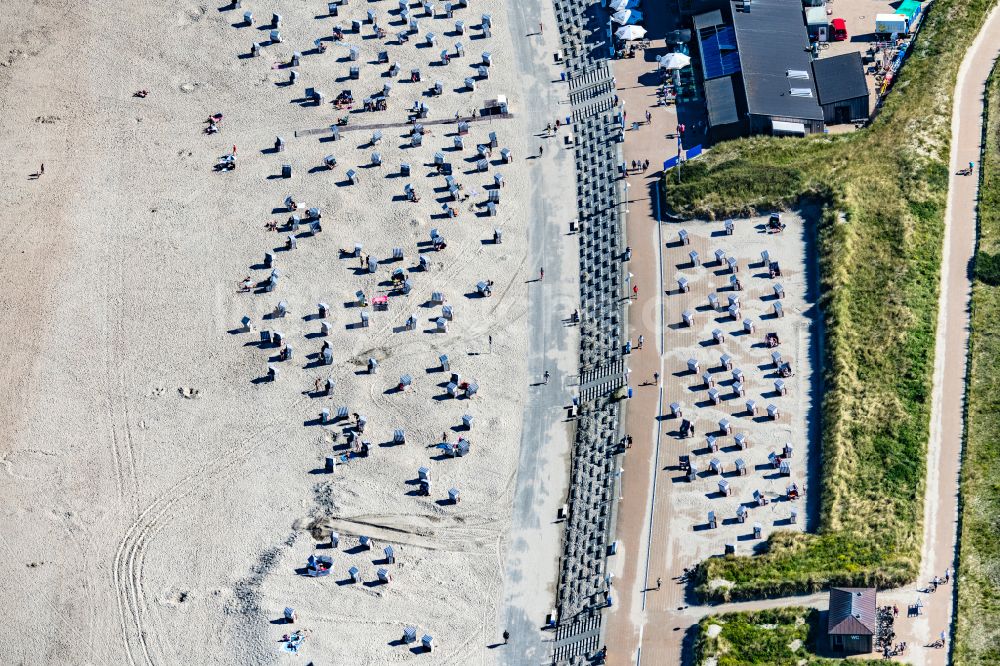 Luftbild Norderney - Sandstrand- und Dünenlandschaft am Nordsrand mit Strankörben auf der Insel Norderney im Bundesland Niedersachsen, Deutschland