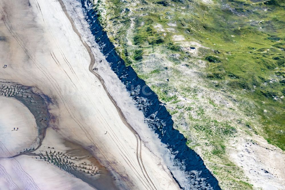 Luftaufnahme Norderney - Sandstrand Küsten- Landschaft mit Steilküste am Nordstrand auf der Insel Norderney im Bundesland Niedersachsen, Deutschland