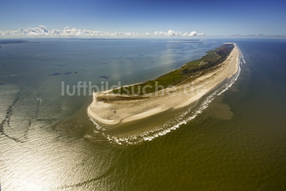 Luftaufnahme Juist - Sandstrand des Küstenbereiches der Nordsee- Insel Juist im Bundesland Niedersachsen