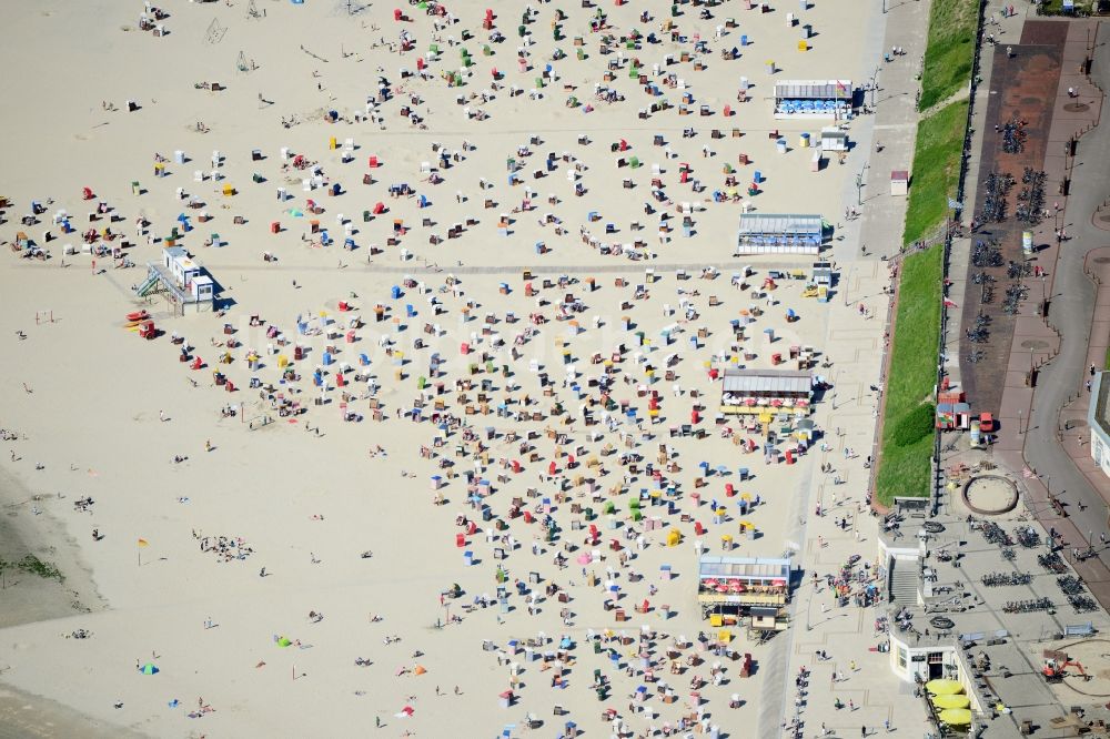 Borkum aus der Vogelperspektive: Sandstrand- Landschaft in Borkum im Bundesland Niedersachsen