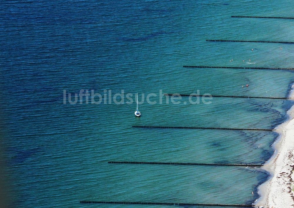 Insel Hiddensee aus der Vogelperspektive: Sandstrand- Landschaft an der der Ostsee in Insel Hiddensee im Bundesland Mecklenburg-Vorpommern