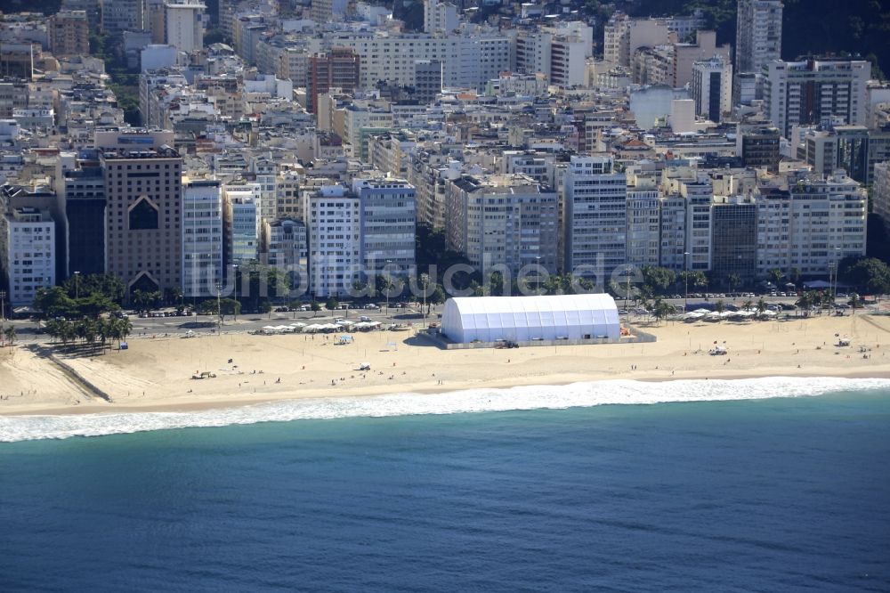 Luftbild Rio de Janeiro - Sandstrand- Landschaft an der Küste des Südatlantik in Rio de Janeiro in Brasilien