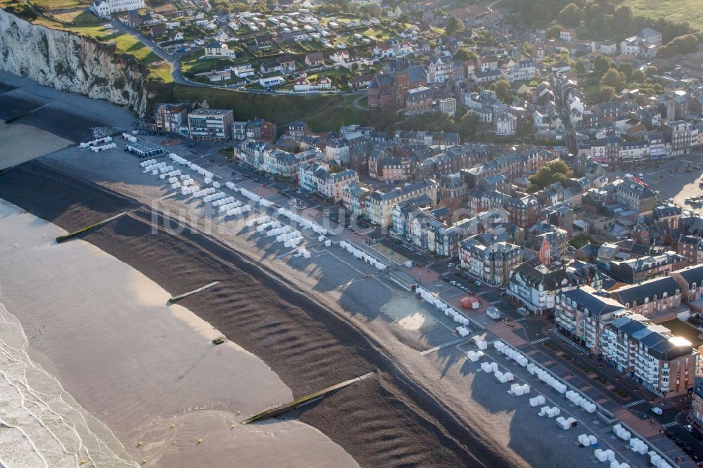 Luftaufnahme Cayeux-sur-Mer - Sandstrand- Landschaft an der Küste zum Ärmelkanal in Cayeux-sur-Mer in Hauts-de-France, Frankreich