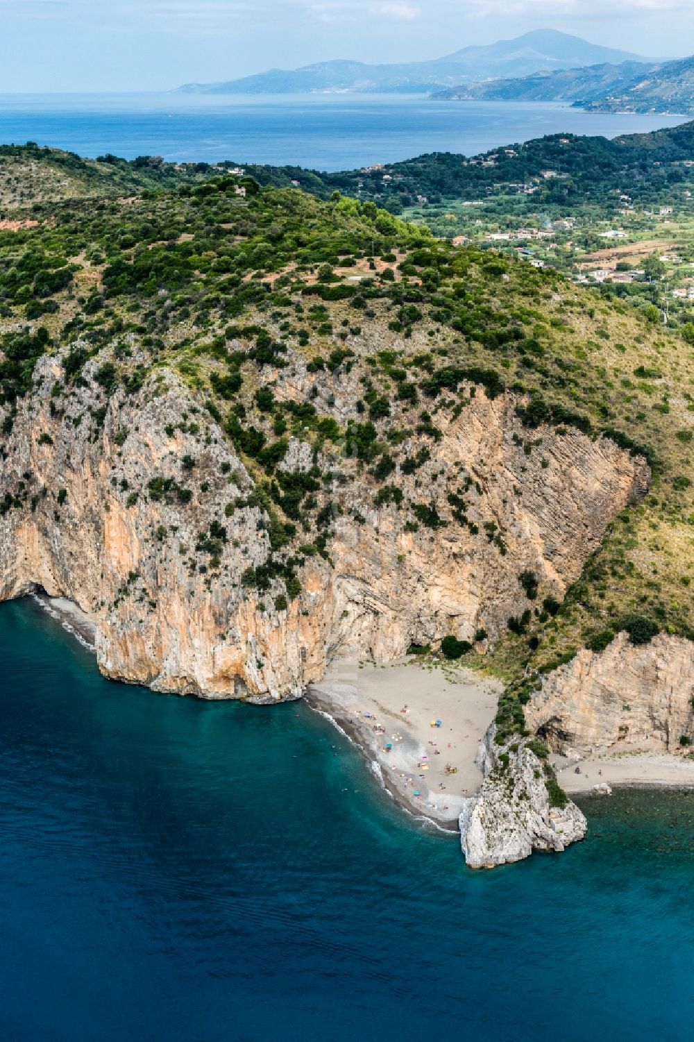 Luftbild Faracchio - Sandstrand- Landschaft an der Mittelmeerküste in Faracchio in Italien