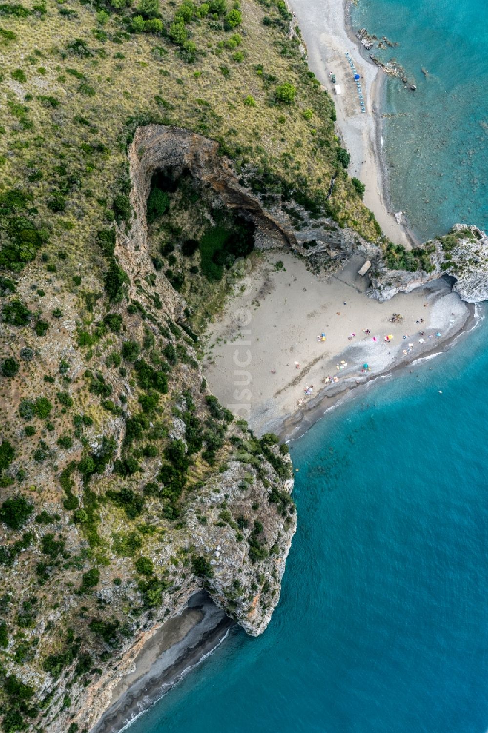 Luftaufnahme Faracchio - Sandstrand- Landschaft an der Mittelmeerküste in Faracchio in Italien