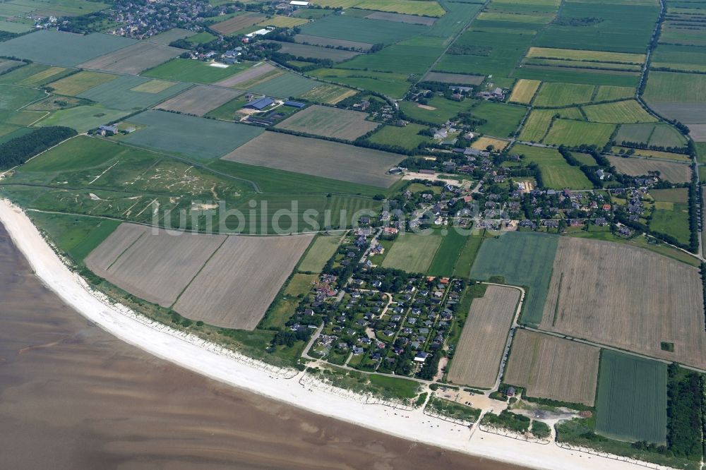 Goting aus der Vogelperspektive: Sandstrand- Landschaft an der Nordsee in Goting auf der Insel Föhr im Bundesland Schleswig-Holstein