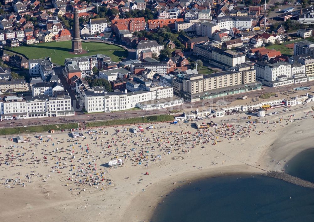 Borkum aus der Vogelperspektive: Sandstrand- Landschaft an der Nordsee Insel in Borkum im Bundesland Niedersachsen, Deutschland