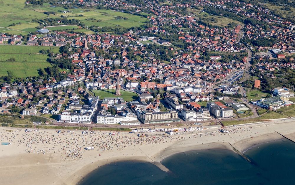 Luftaufnahme Borkum - Sandstrand- Landschaft an der Nordsee Insel in Borkum im Bundesland Niedersachsen, Deutschland