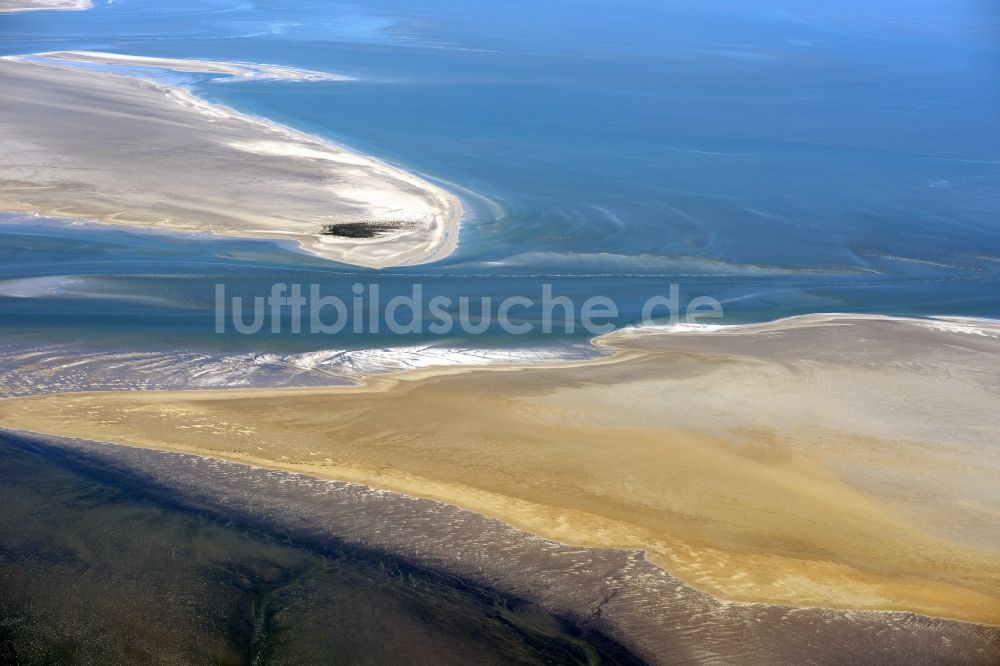 Hooge aus der Vogelperspektive: Sandstrand- Landschaft vor der Nordsee- Insel Hooge im Bundesland Schleswig-Holstein