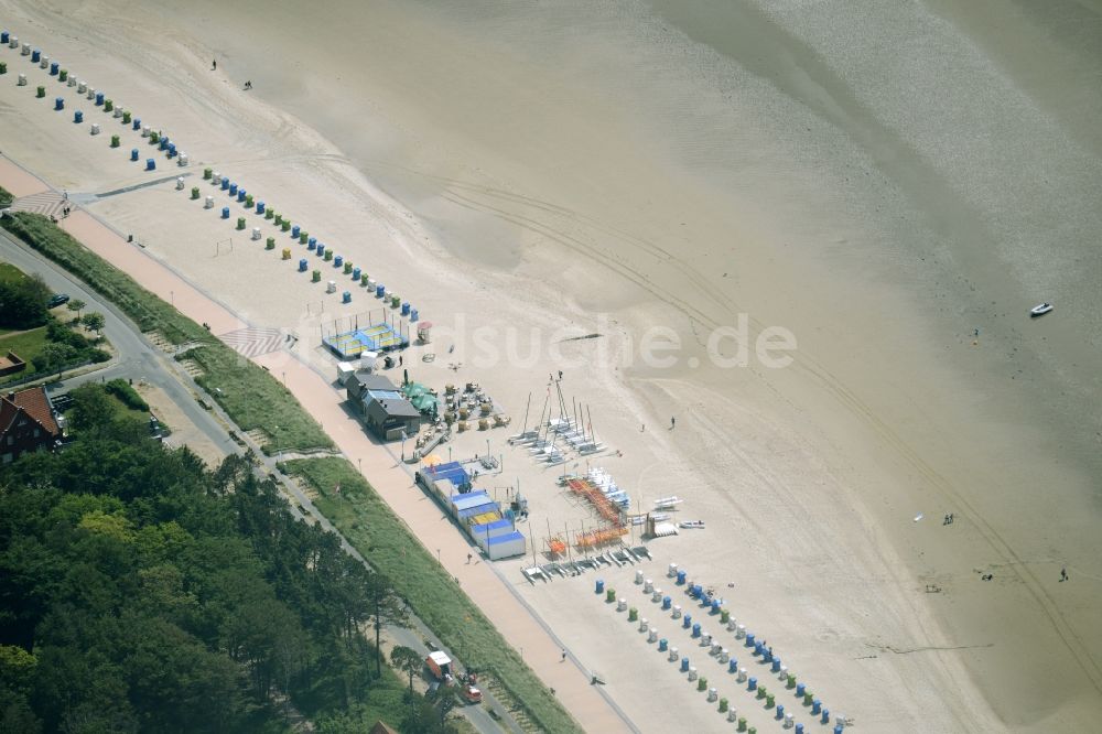 Luftaufnahme Wyk auf Föhr - Sandstrand- Landschaft an der Nordsee auf der Insel Wyk auf Föhr im Bundesland Schleswig-Holstein