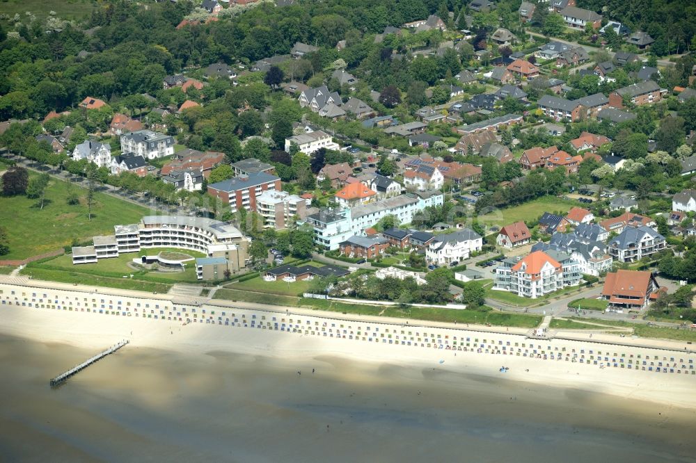 Wyk auf Föhr aus der Vogelperspektive: Sandstrand- Landschaft an der Nordsee auf der Insel Wyk auf Föhr im Bundesland Schleswig-Holstein