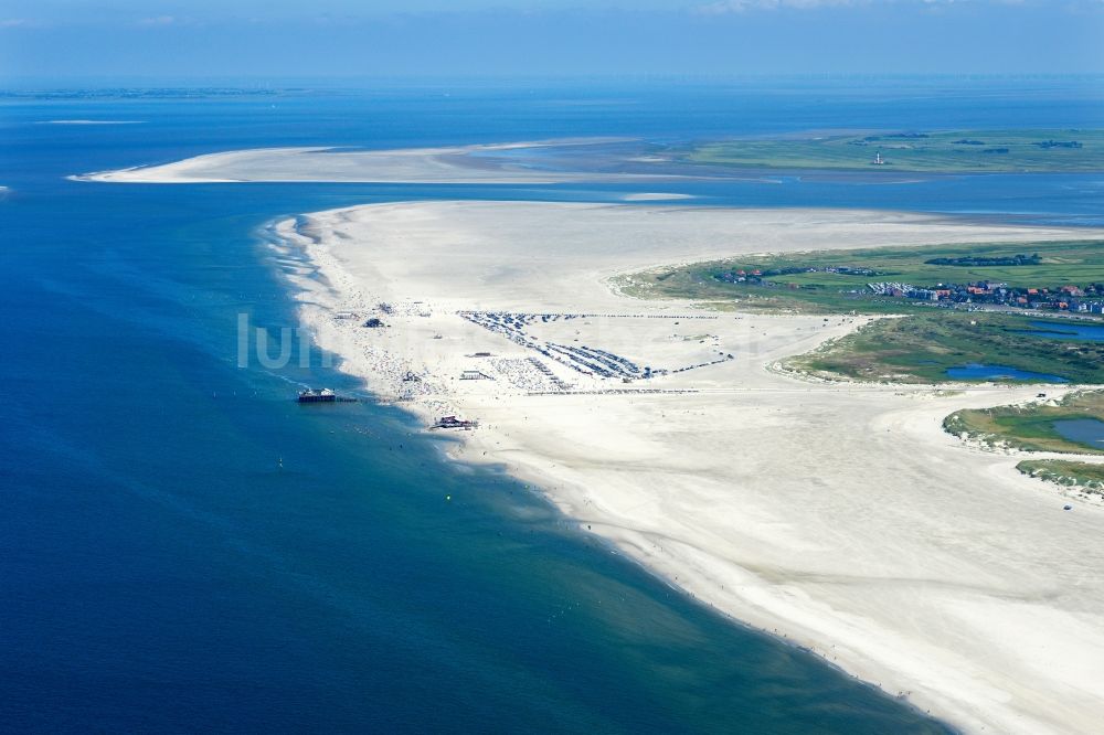 Luftaufnahme Sankt Peter-Ording - Sandstrand- Landschaft an der Nordsee - Küste im Ortsteil Sankt Peter-Ording in Sankt Peter-Ording im Bundesland Schleswig-Holstein