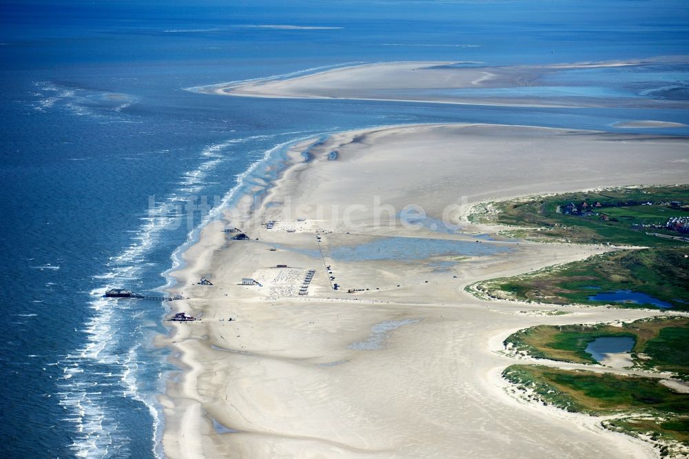 Sankt Peter-Ording aus der Vogelperspektive: Sandstrand- Landschaft an der Nordsee - Küste im Ortsteil Sankt Peter-Ording in Sankt Peter-Ording im Bundesland Schleswig-Holstein