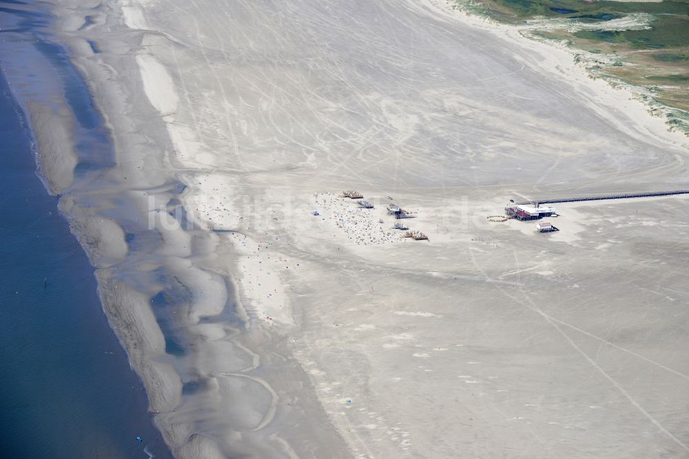 Luftaufnahme Sankt Peter-Ording - Sandstrand- Landschaft an der Nordsee- Küste in Sankt Peter-Ording im Bundesland Schleswig-Holstein