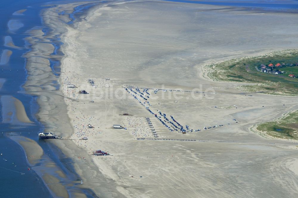 Luftaufnahme Sankt Peter-Ording - Sandstrand- Landschaft an der Nordsee- Küste in Sankt Peter-Ording im Bundesland Schleswig-Holstein