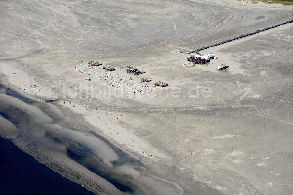 Sankt Peter-Ording aus der Vogelperspektive: Sandstrand- Landschaft an der Nordsee- Küste in Sankt Peter-Ording im Bundesland Schleswig-Holstein