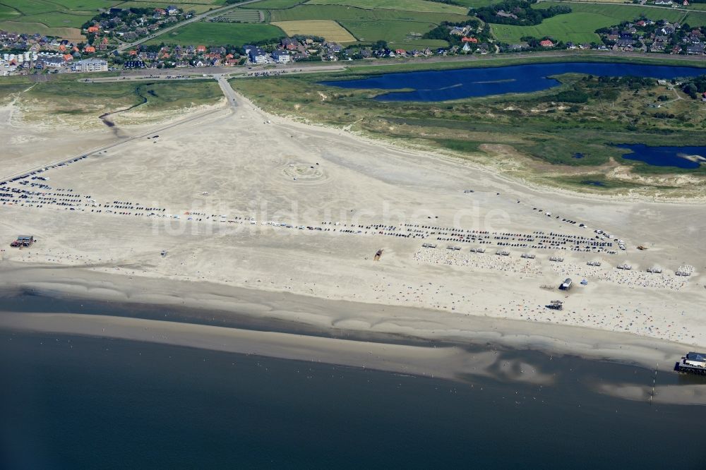 Luftaufnahme Sankt Peter-Ording - Sandstrand- Landschaft an der Nordsee- Küste in Sankt Peter-Ording im Bundesland Schleswig-Holstein