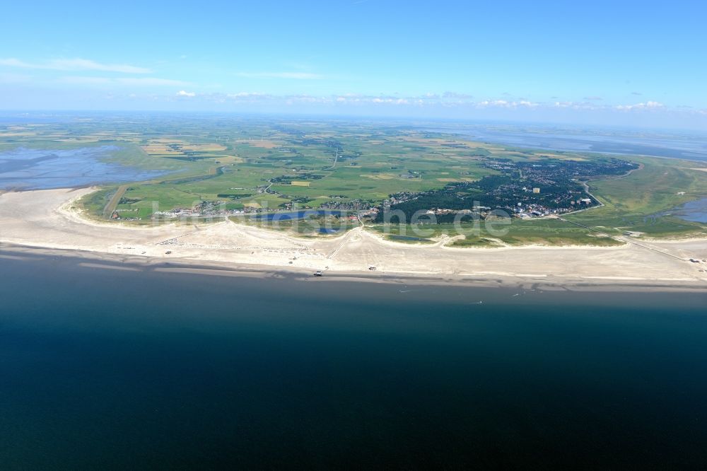 Sankt Peter-Ording aus der Vogelperspektive: Sandstrand- Landschaft an der Nordsee- Küste in Sankt Peter-Ording im Bundesland Schleswig-Holstein