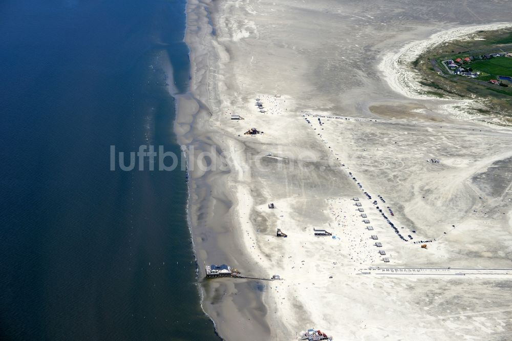 Sankt Peter-Ording aus der Vogelperspektive: Sandstrand- Landschaft an der Nordsee- Küste in Sankt Peter-Ording im Bundesland Schleswig-Holstein