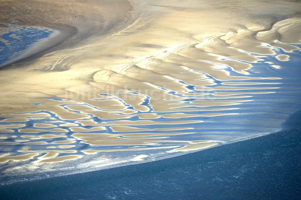 Sankt Peter-Ording aus der Vogelperspektive: Sandstrand- Landschaft an der Nordsee- Küste in Sankt Peter-Ording im Bundesland Schleswig-Holstein