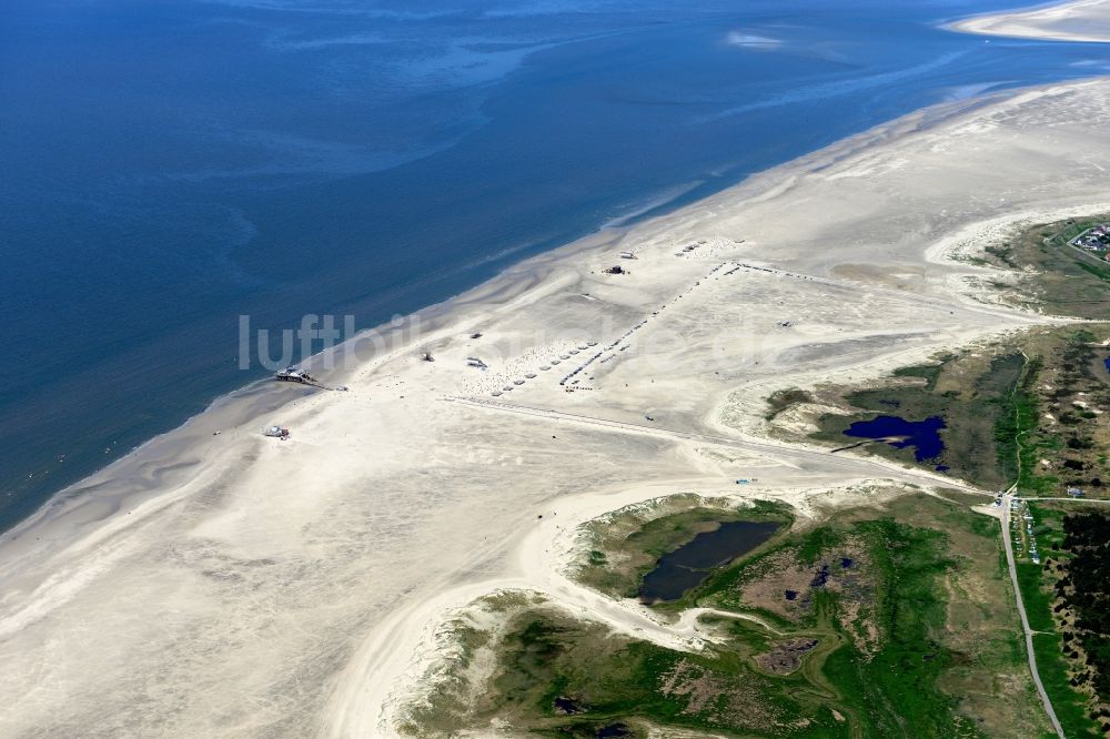 Luftaufnahme Sankt Peter-Ording - Sandstrand- Landschaft an der Nordsee- Küste in Sankt Peter-Ording im Bundesland Schleswig-Holstein