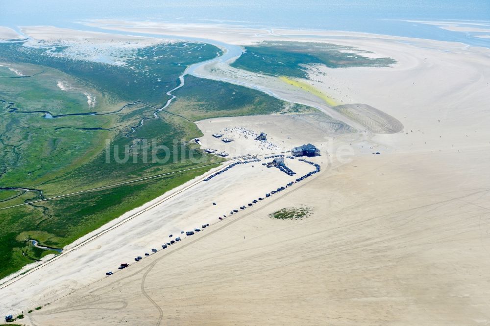 Sankt Peter-Ording aus der Vogelperspektive: Sandstrand- Landschaft an der Nordsee - Küste in Sankt Peter-Ording im Bundesland Schleswig-Holstein