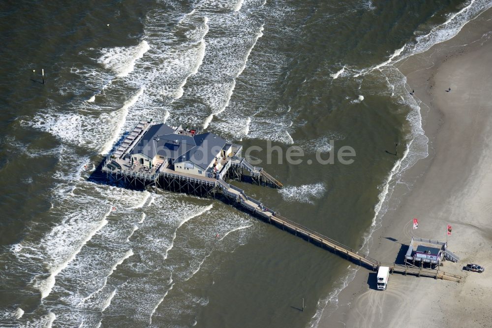 Luftaufnahme Sankt Peter-Ording - Sandstrand- Landschaft an der Nordsee - Küste in Sankt Peter-Ording im Bundesland Schleswig-Holstein