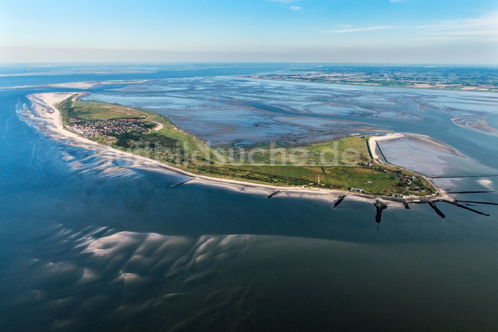 Wangerooge von oben - Sandstrand- Landschaft an der Nordsee- Küste in Wangerooge im Bundesland Niedersachsen