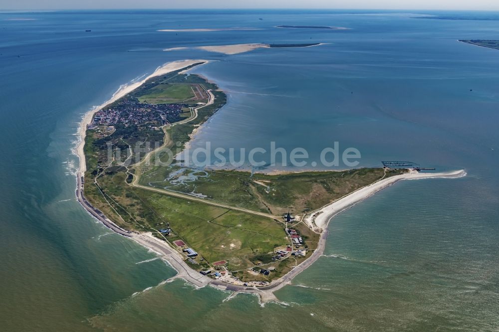 Wangerooge von oben - Sandstrand- Landschaft an der Nordsee- Küste in Wangerooge im Bundesland Niedersachsen