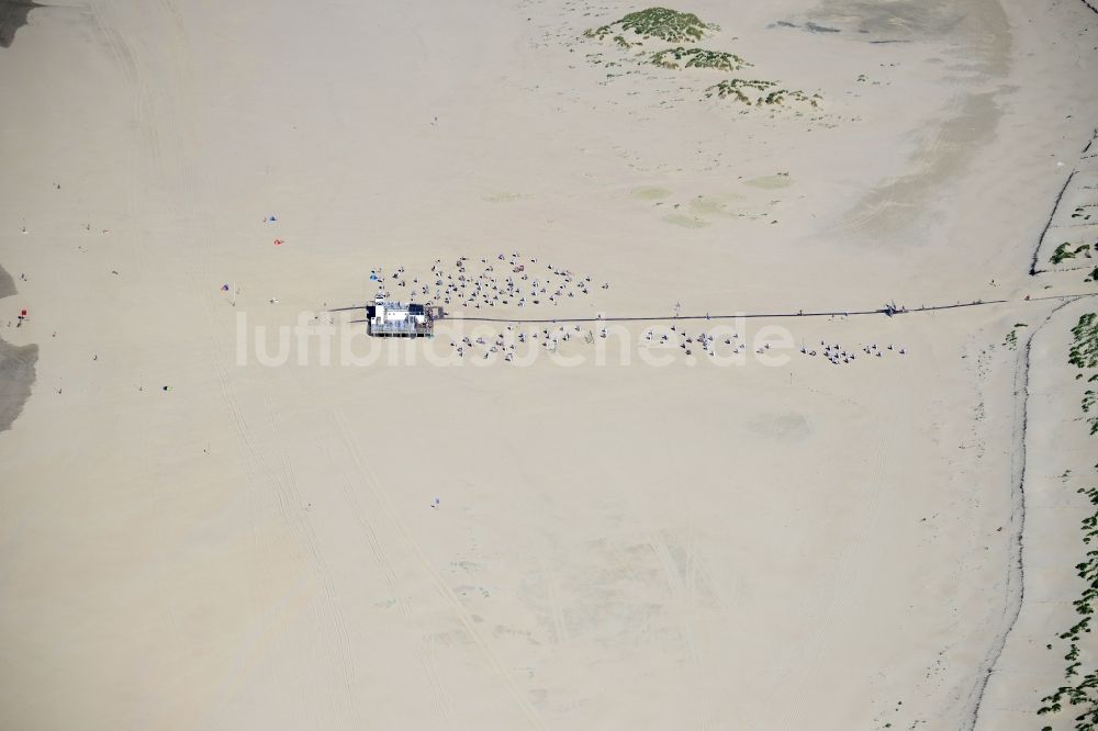 Norderney aus der Vogelperspektive: Sandstrand- Landschaft an der Nordsee in Norderney im Bundesland Niedersachsen