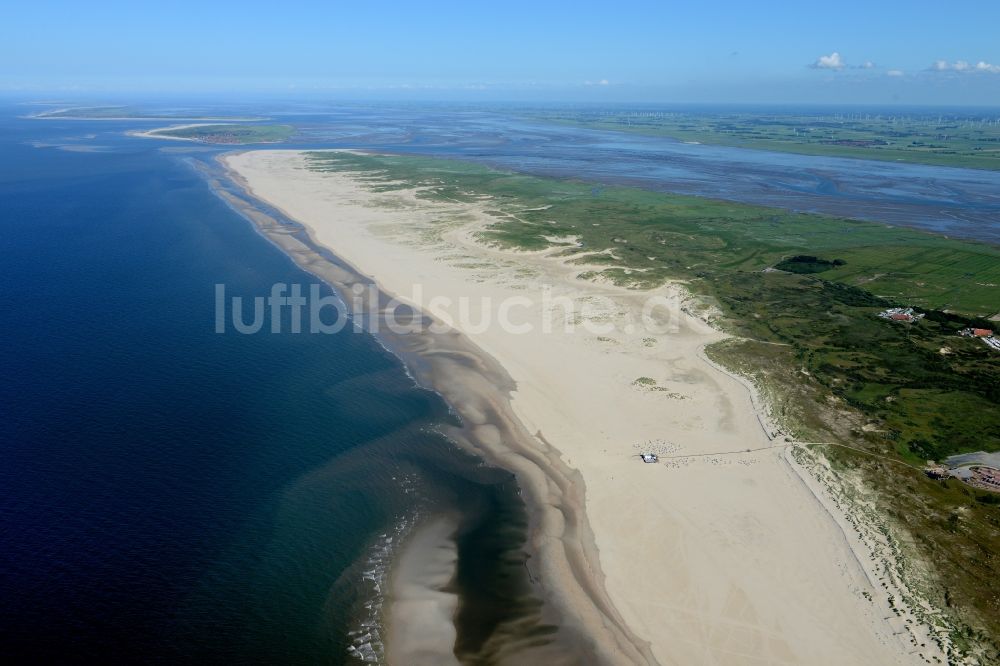 Norderney von oben - Sandstrand- Landschaft an der Nordsee in Norderney im Bundesland Niedersachsen