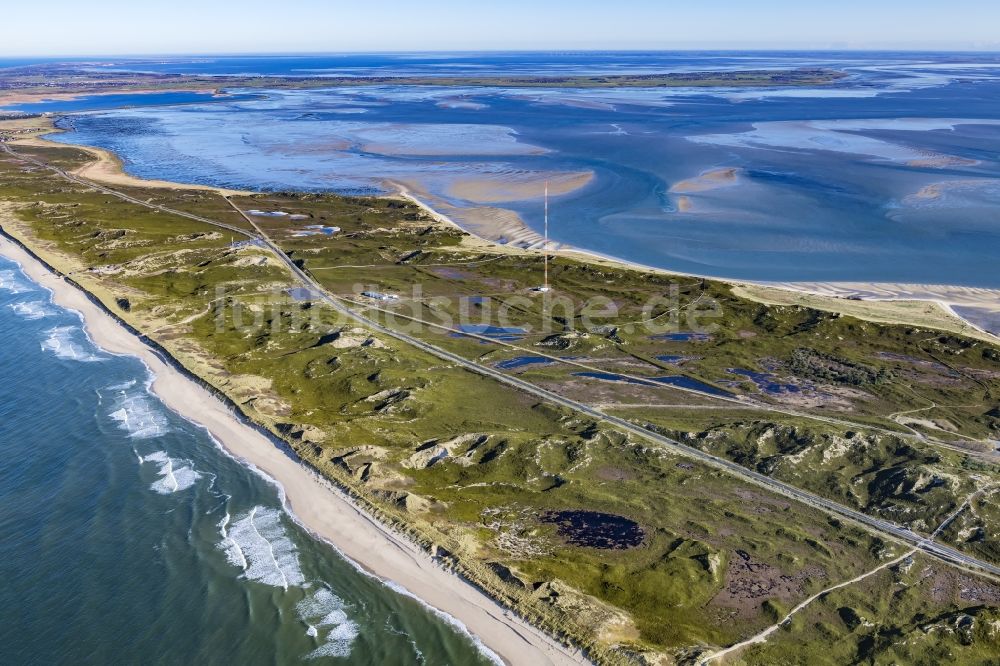 Sylt aus der Vogelperspektive: Sandstrand- Landschaft der Nordsee im Ortsteil Rantum (Sylt) in Sylt im Bundesland Schleswig-Holstein, Deutschland