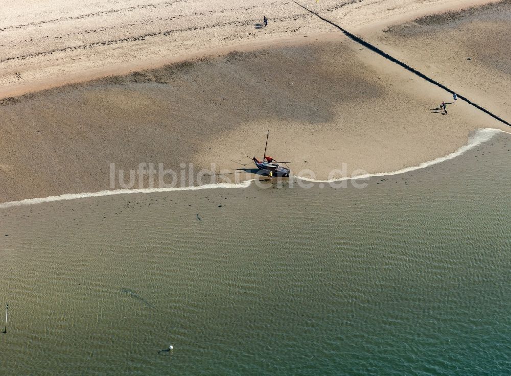 Luftbild Utersum - Sandstrand- Landschaft der Nordsee in Utersum auf der Insel Föhr im Bundesland Schleswig-Holstein, Deutschland