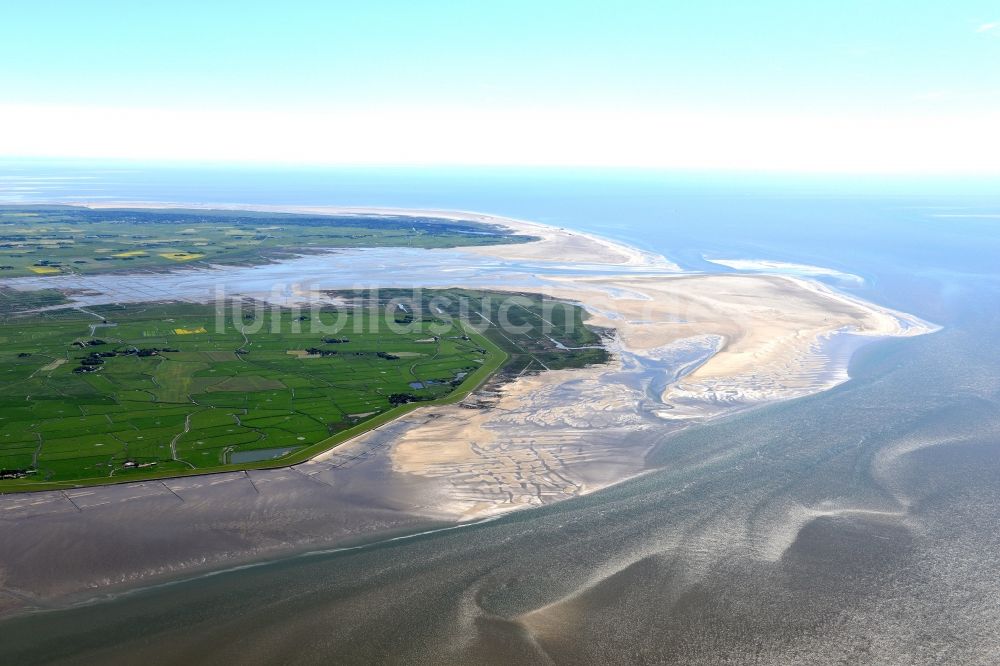 Westerhever aus der Vogelperspektive: Sandstrand- Landschaft an der Nordsee in Westerhever im Bundesland Schleswig-Holstein